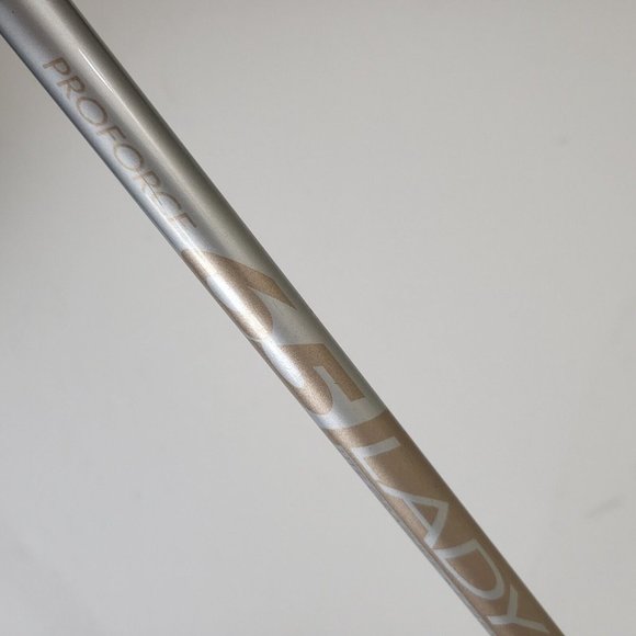 Callaway Ladies 2002 Big Bertha Single 9-Iron Right-Handed Graphite Shaft 34.5"L - Picture 9 of 10
